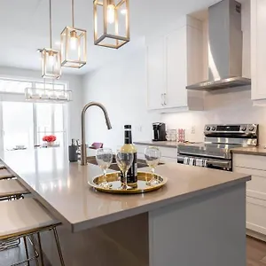  Apartment Luxury 3 Bdr Townhouse /garage Canada
